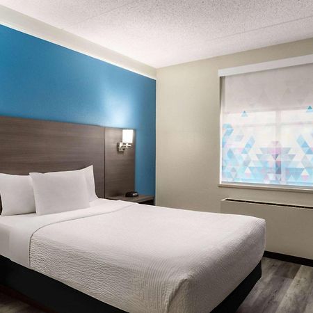 La Quinta By Wyndham Madison American Center Extérieur photo