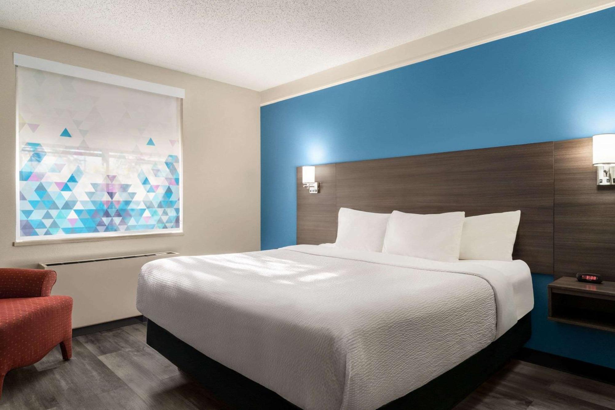 La Quinta By Wyndham Madison American Center Extérieur photo