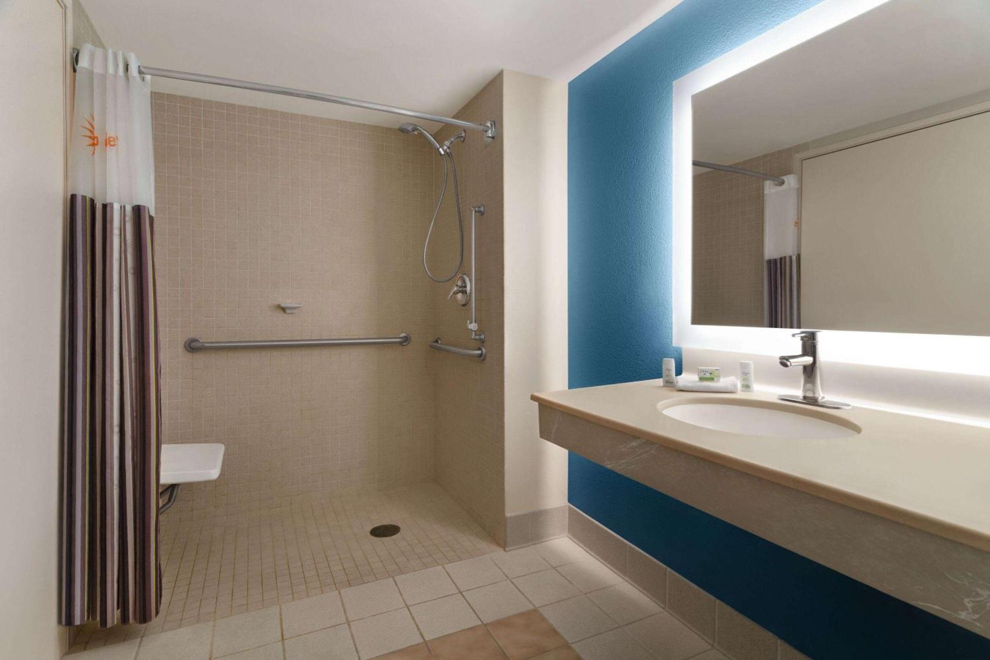 La Quinta By Wyndham Madison American Center Extérieur photo