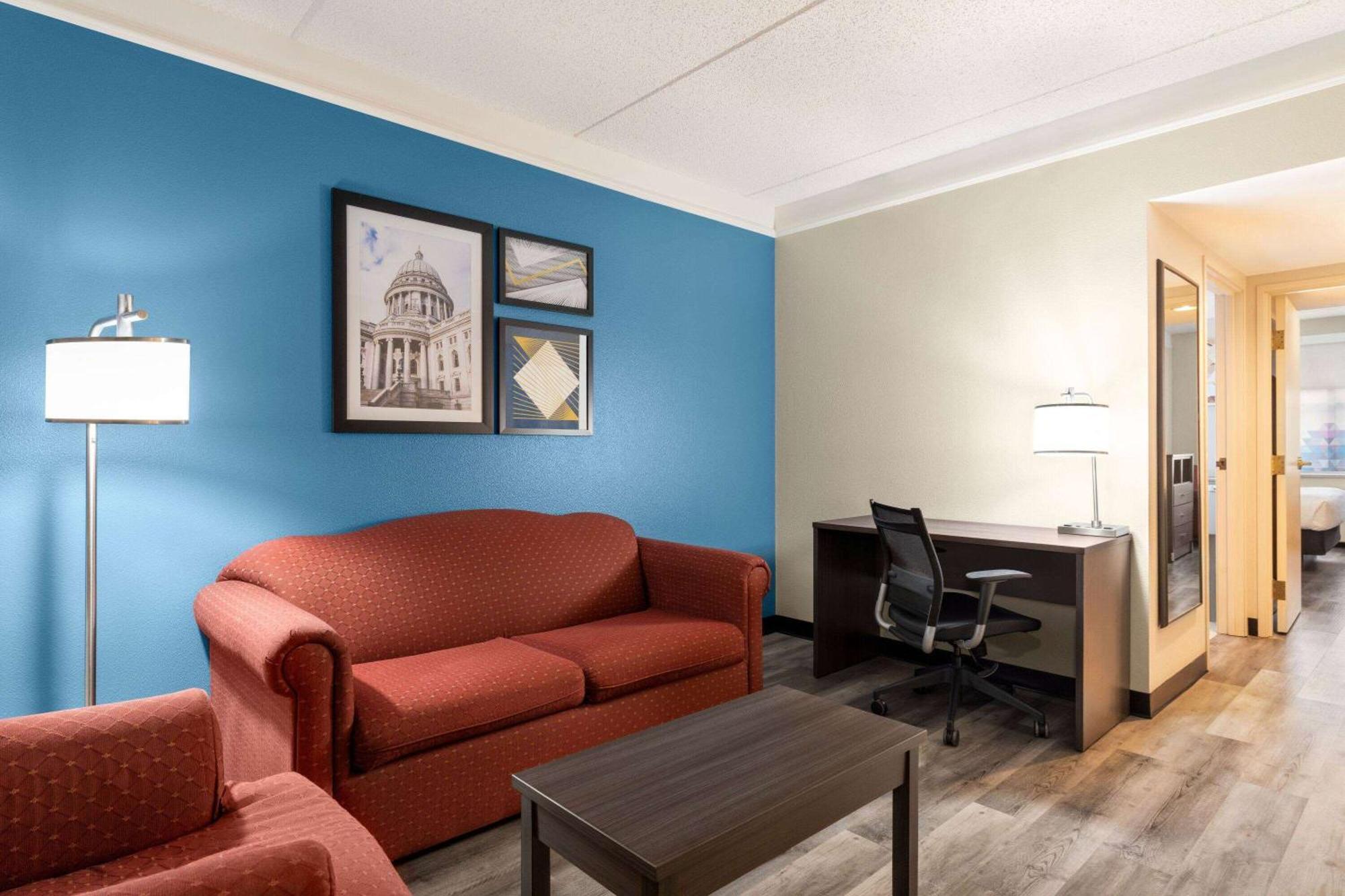 La Quinta By Wyndham Madison American Center Extérieur photo