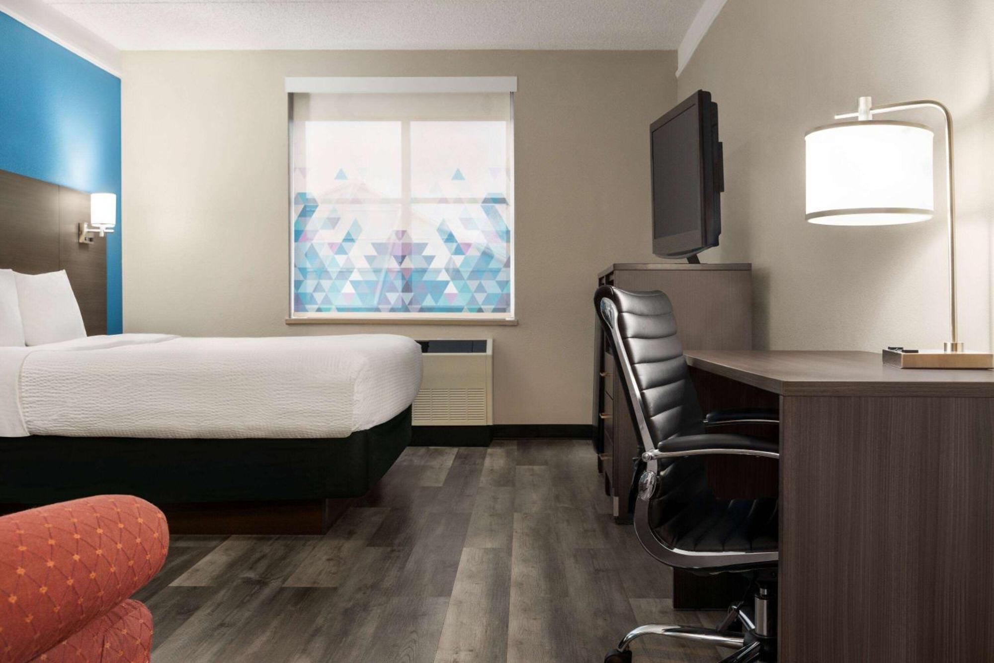 La Quinta By Wyndham Madison American Center Extérieur photo